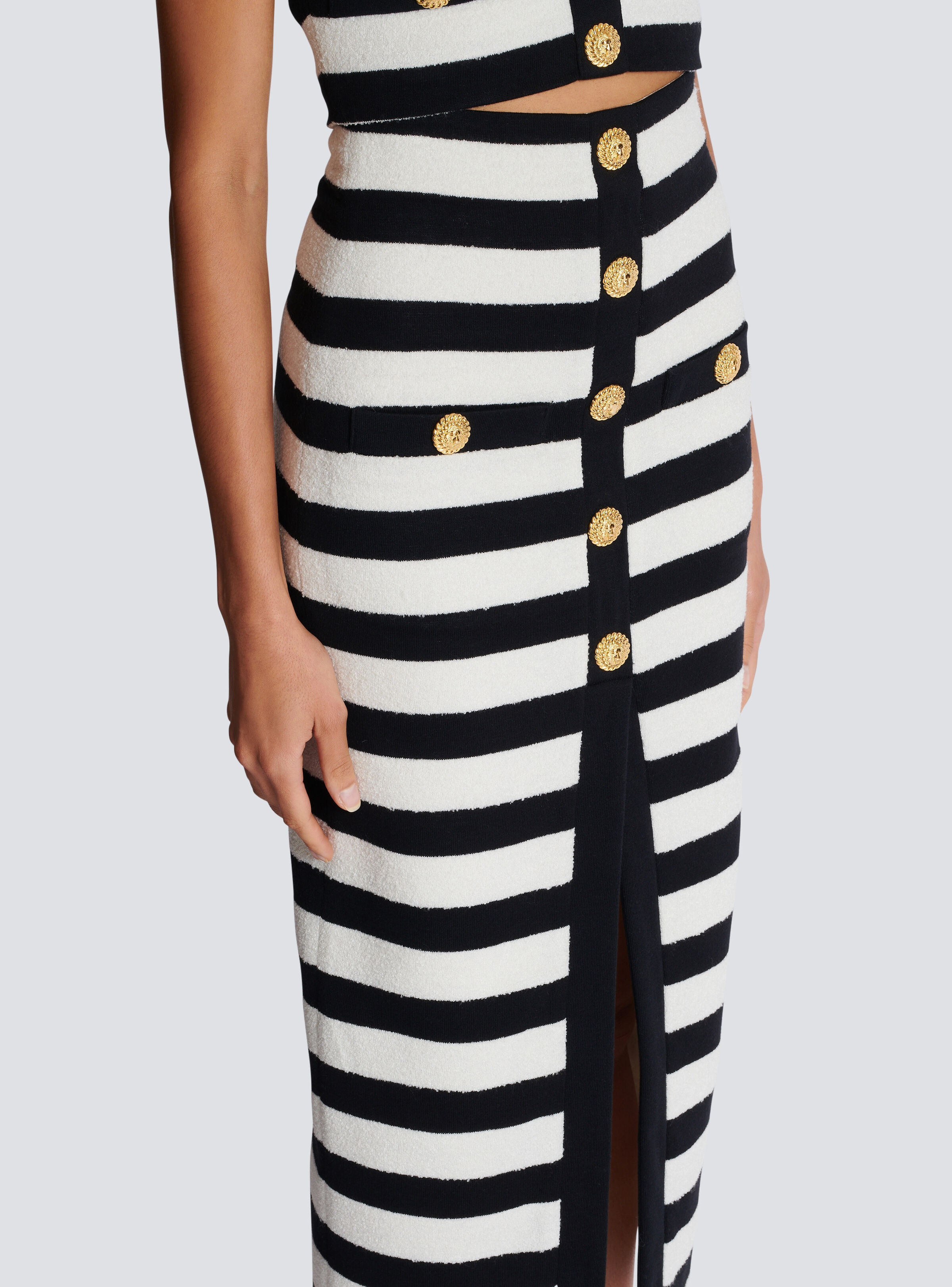 Two-tone buttoned knit midi skirt - 6