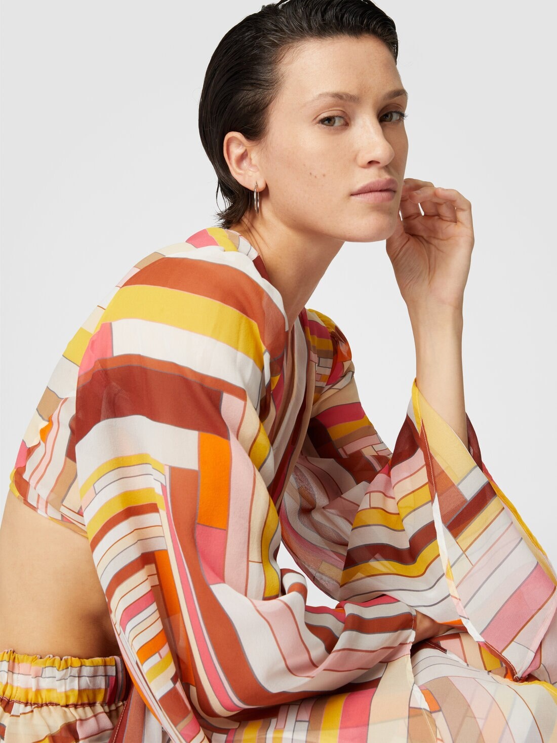 Printed silk crop top with wide sleeves and front knot - 5