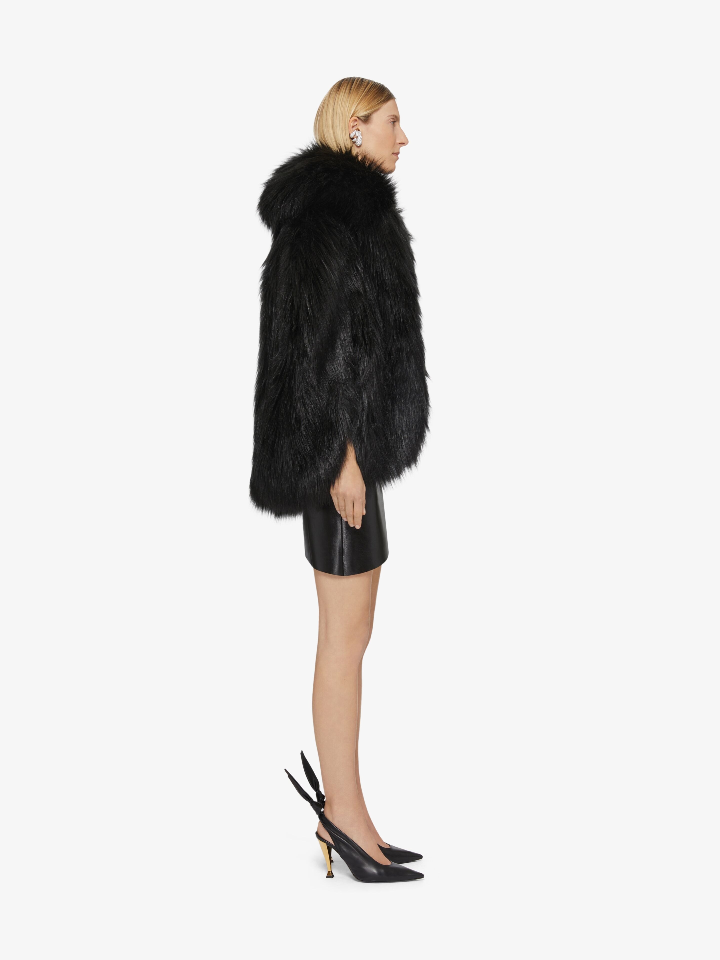 OVERSIZED CAPE IN FAUX FUR - 3
