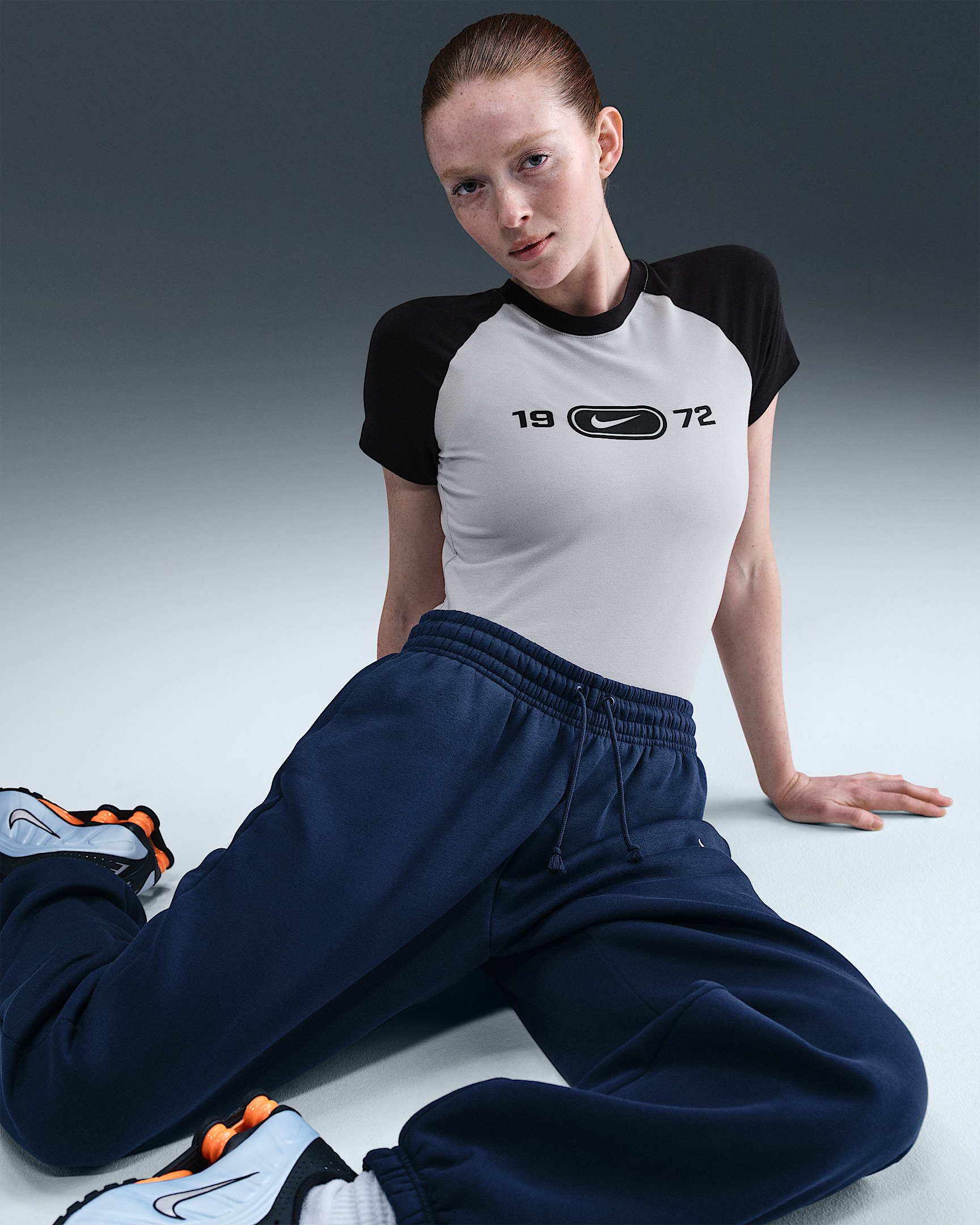 Nike Sportswear Chill Knit Women's Slim Graphic T-Shirt - 3