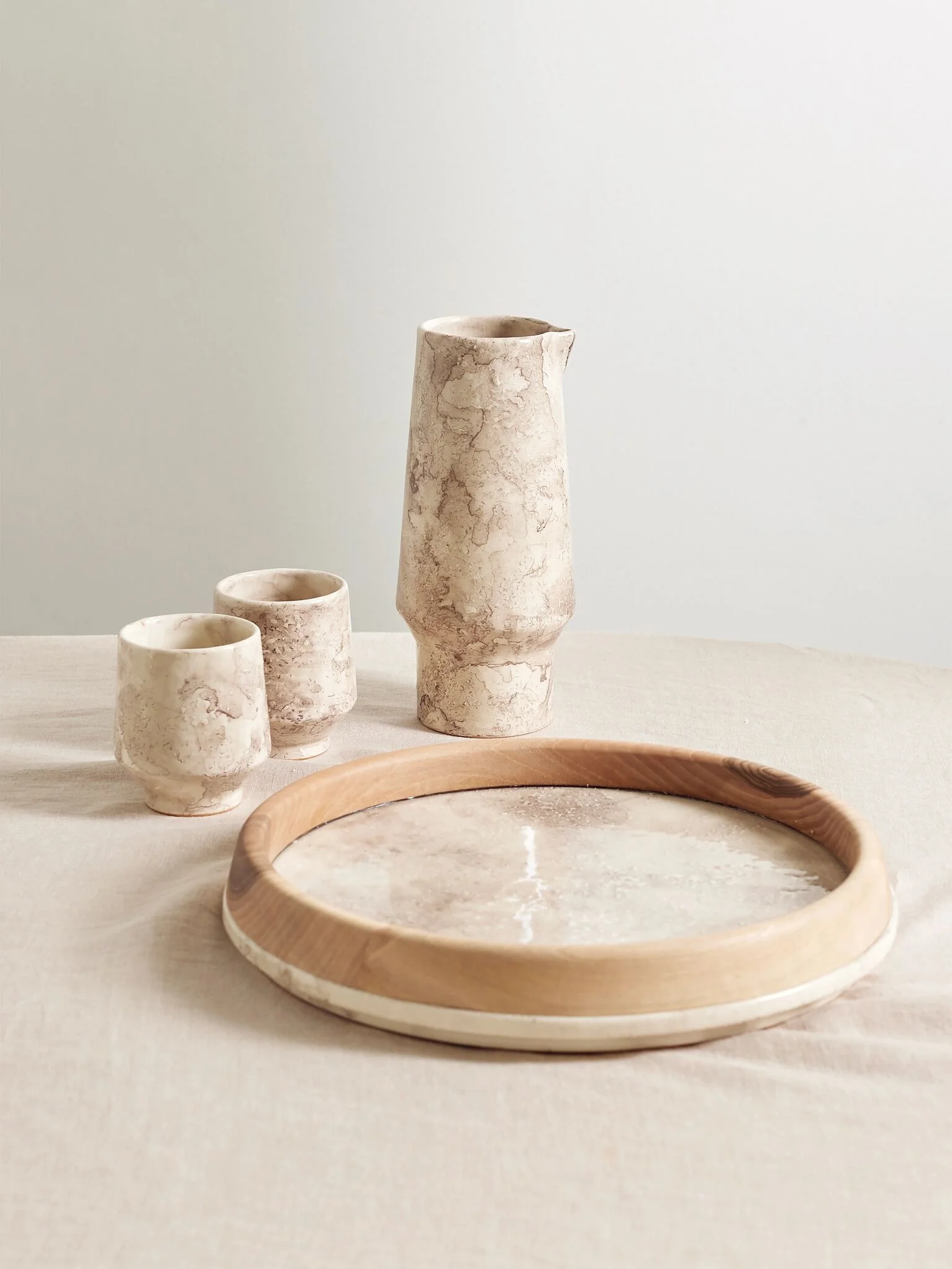 Stone and wood tray, carafe and cups set Neutral - 1