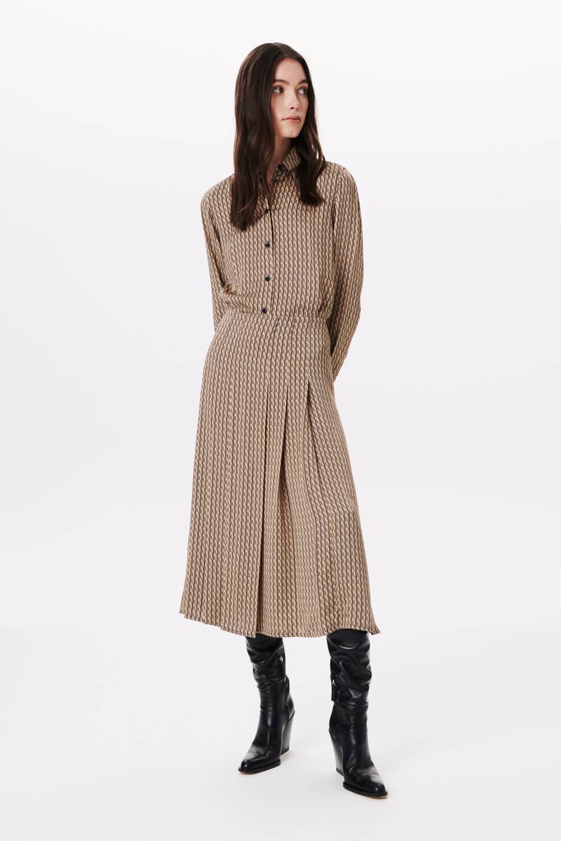 Victoria Beckham Patch Pocket Pleated Monogram Skirt in Camel-Dark Navy outlook