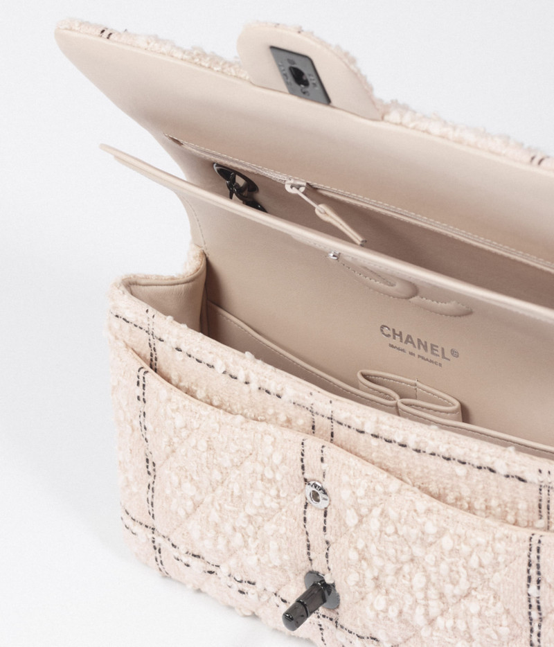 CHANEL Classic Handbag outlook