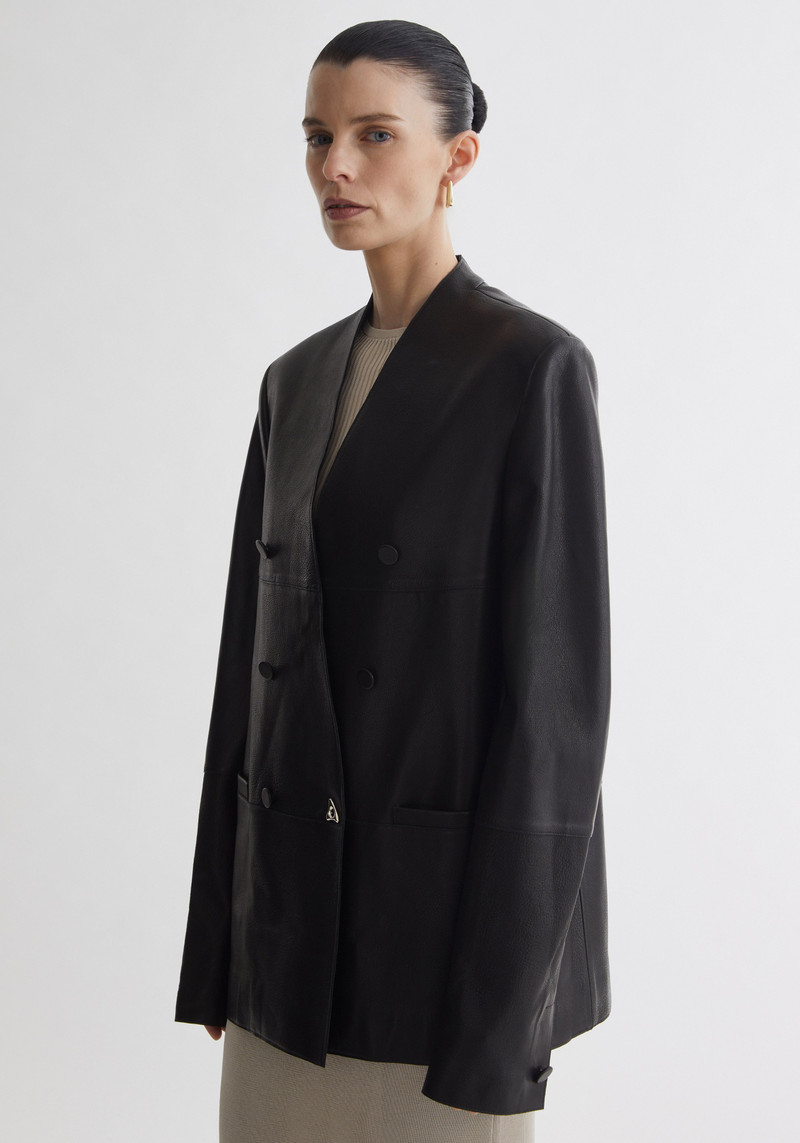 AERON LILITH
Collarless double breasted boxy leather blazer outlook