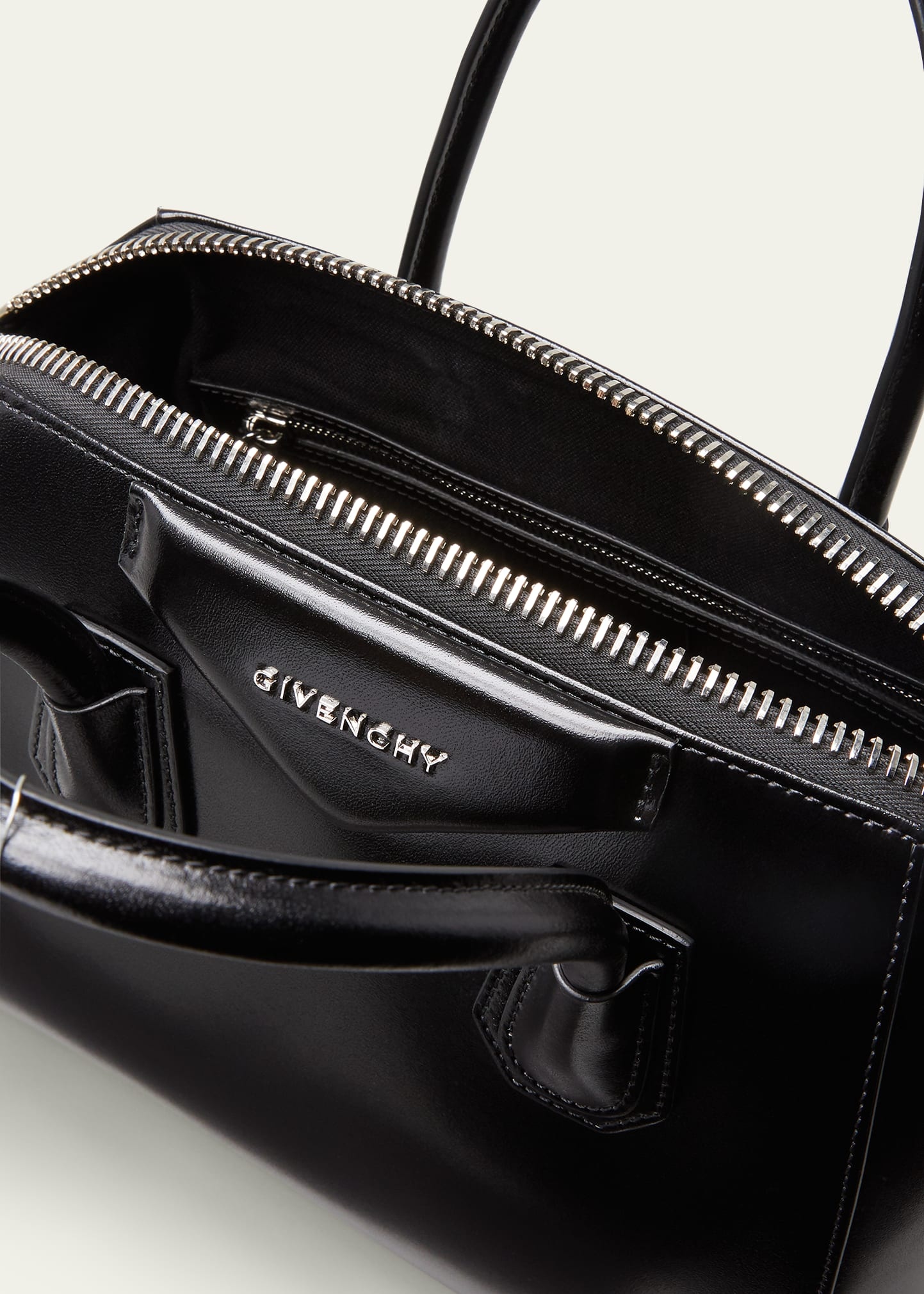 Antigona Small Leather Bag - 4