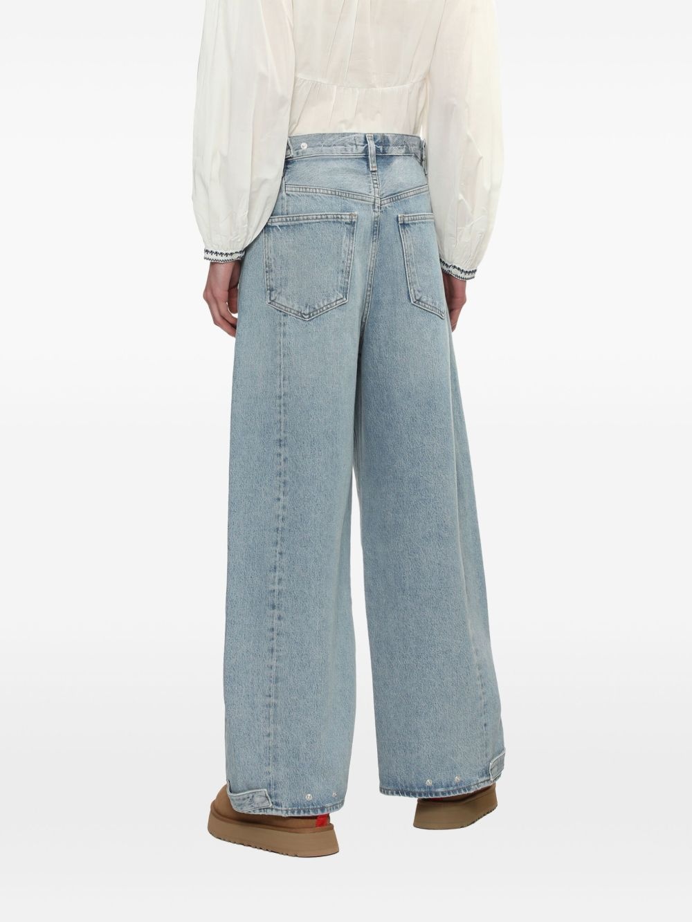 high-waisted jeans - 4