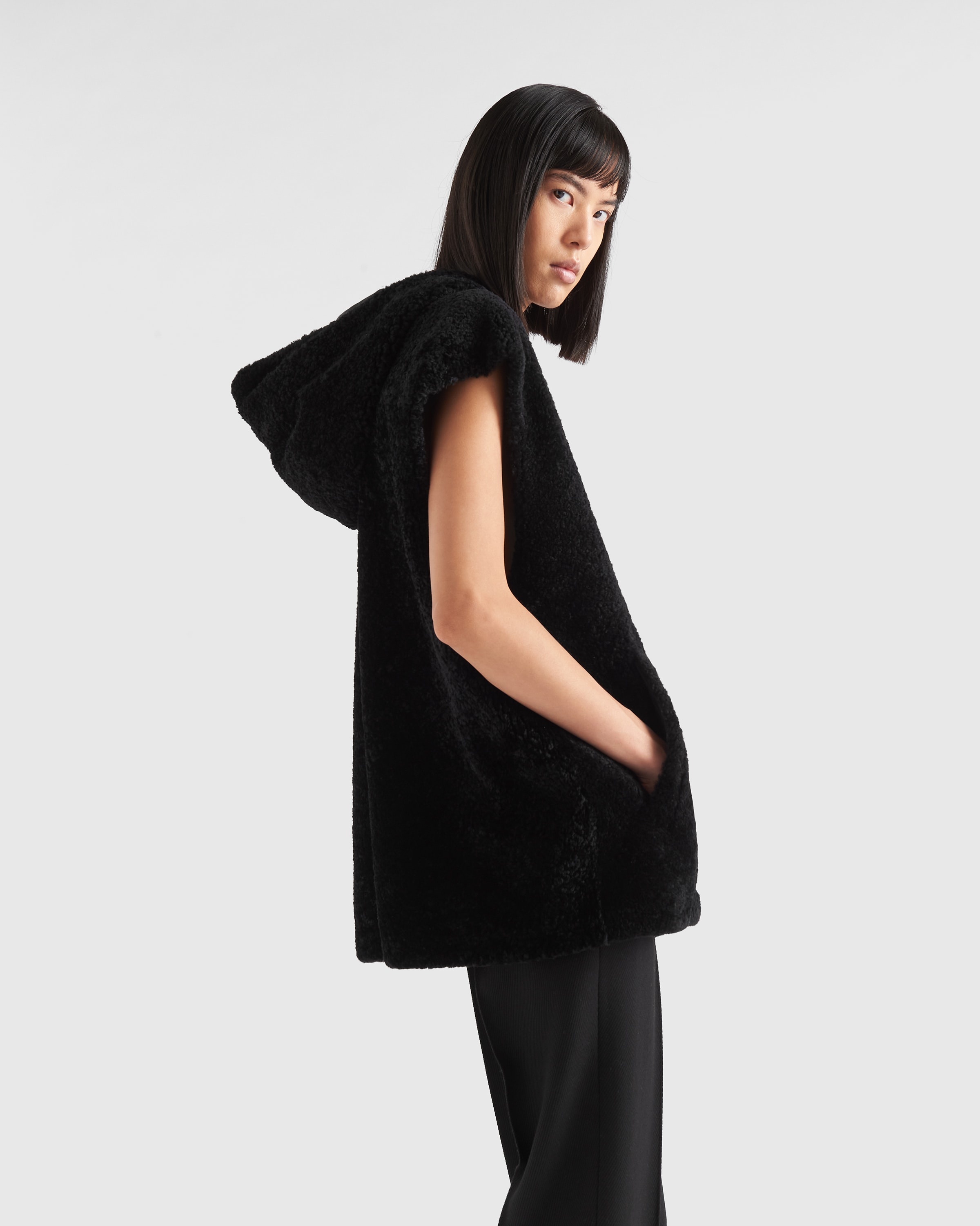 PRADA - PRADA プラダ ベスト Nappa shearling vest Prada Nappa shearling vest | REVERSIBLE