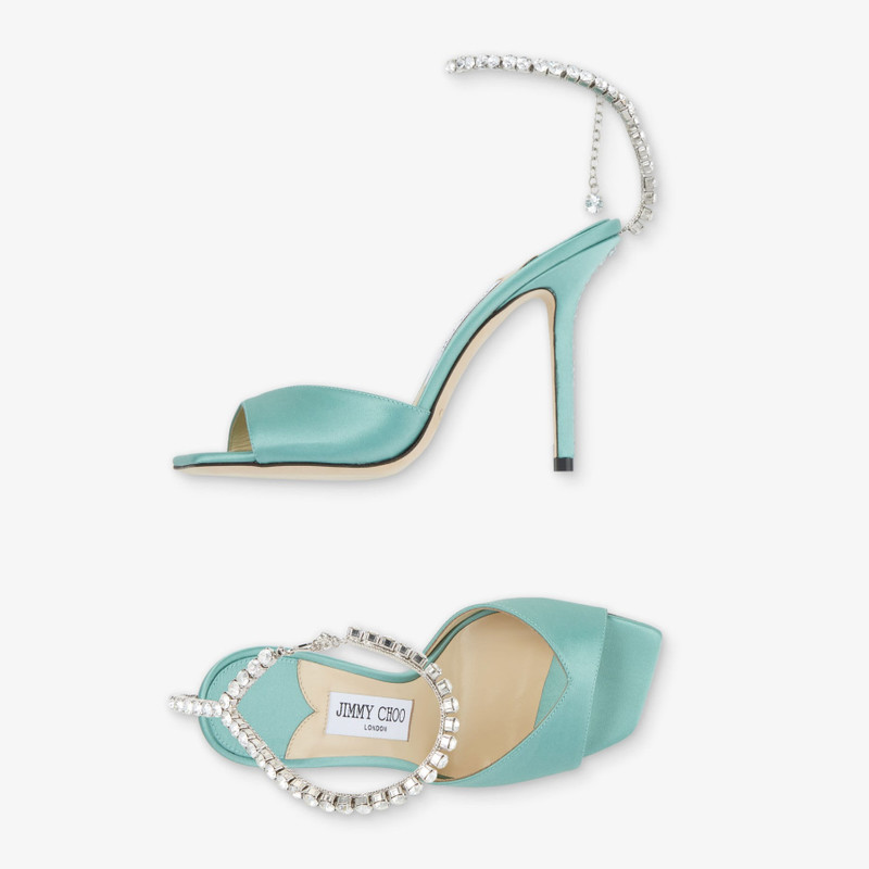 Saeda 샌들 100명
Crystal Chain을 사용한 Smoke Green Satin 샌들 5