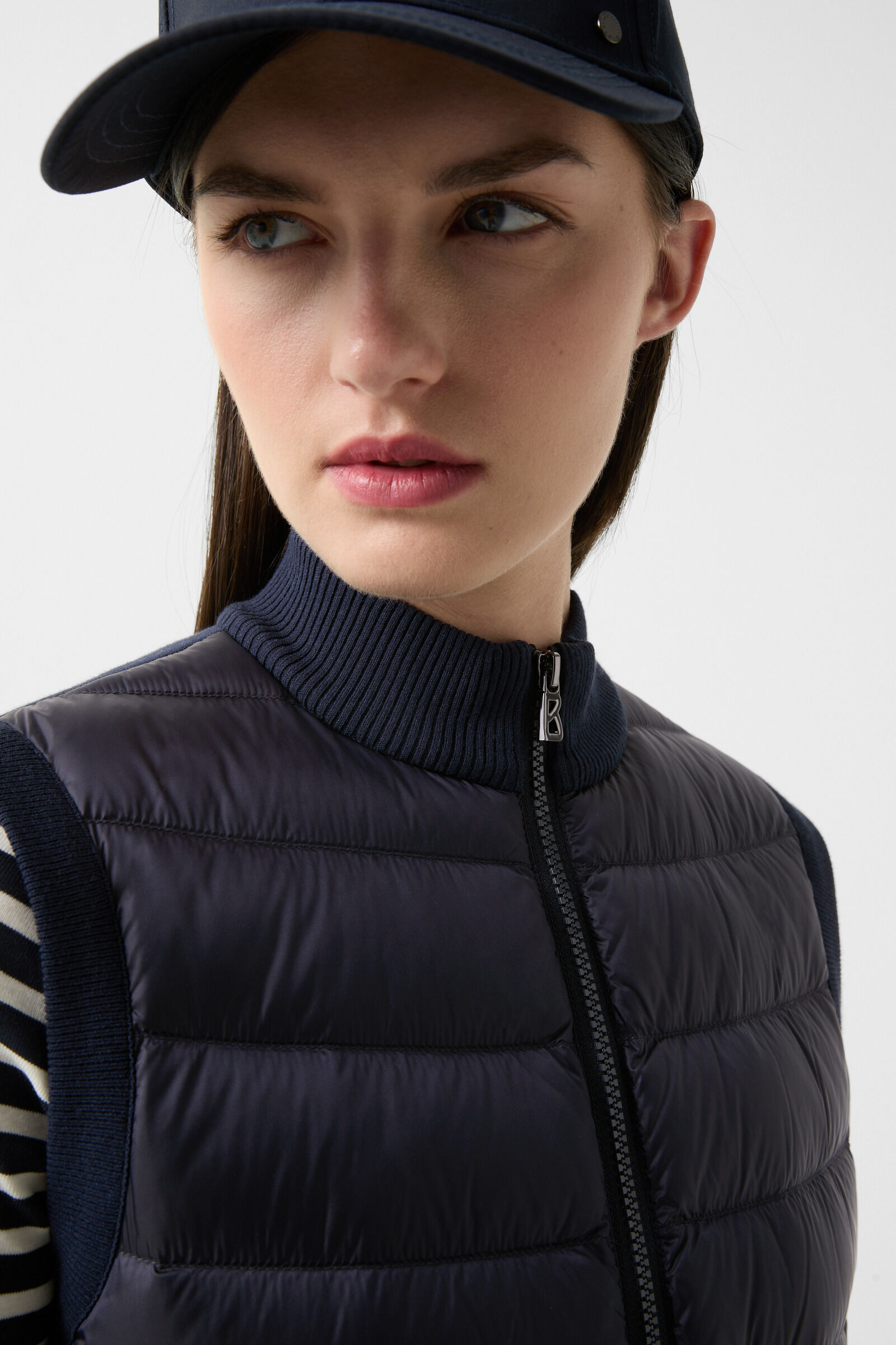 Arina knitted and quilted vest in Navy blue - 5