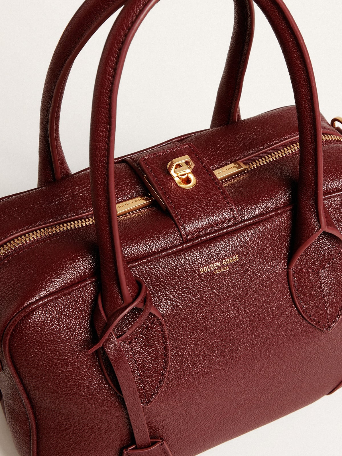 Vita Bag in burgundy sheepskin leather with gold details - 6