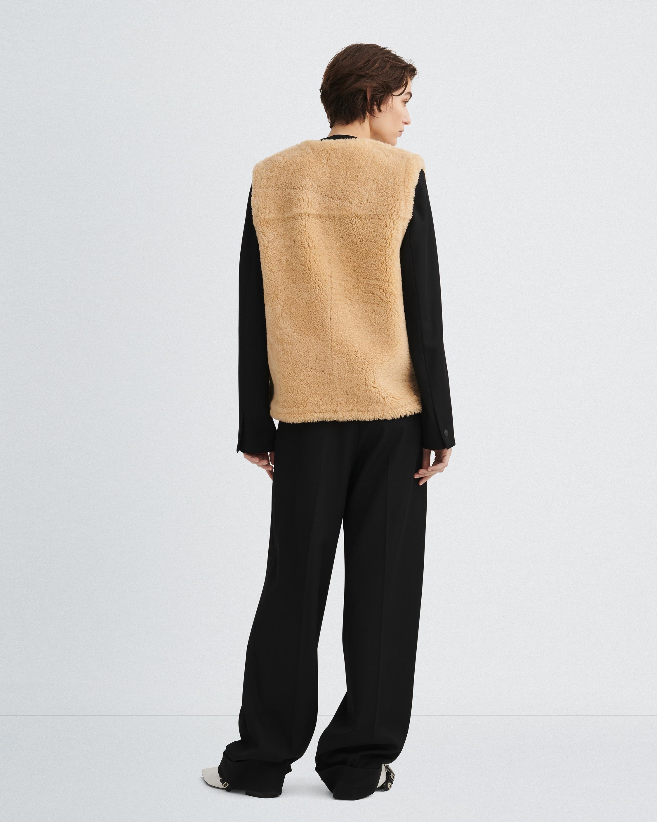 Fia Shearling Vest
Relaxed Fit - 4