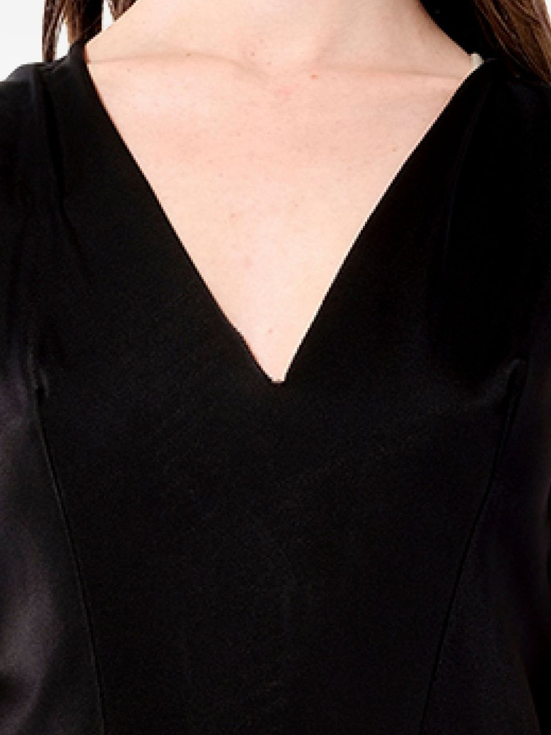 sleeveless V-neck dress 5