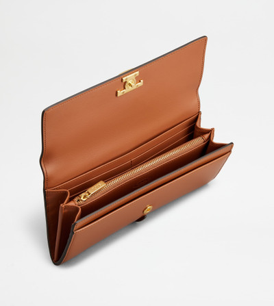 Tod's T TIMELESS WALLET IN LEATHER - BROWN outlook