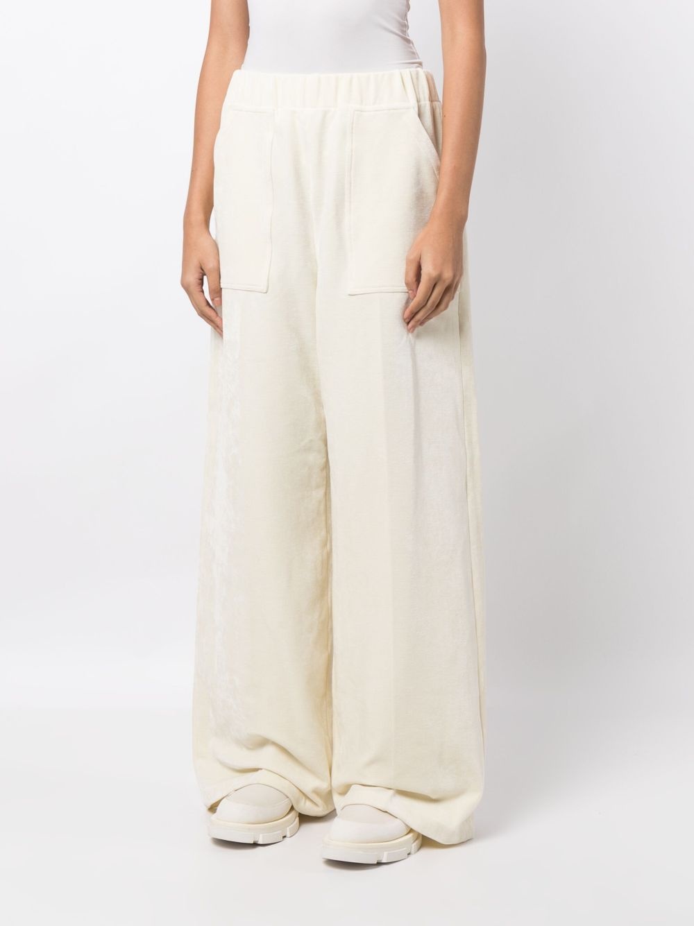 elasticated-waistband velvet-finish flared trousers - 3