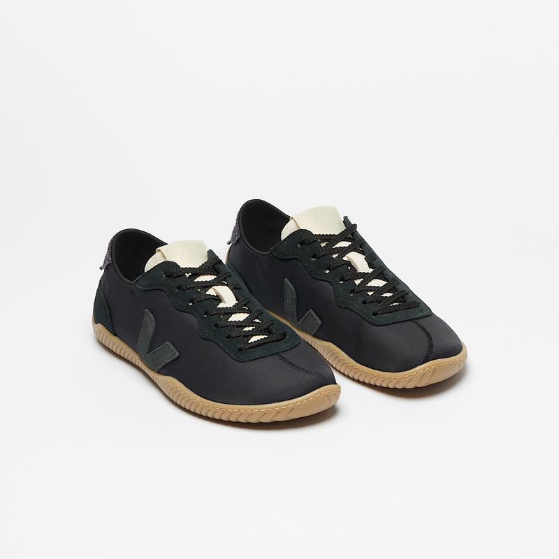 VEJA JITSU NOLYN VEJA X BASERANGE BLACK outlook