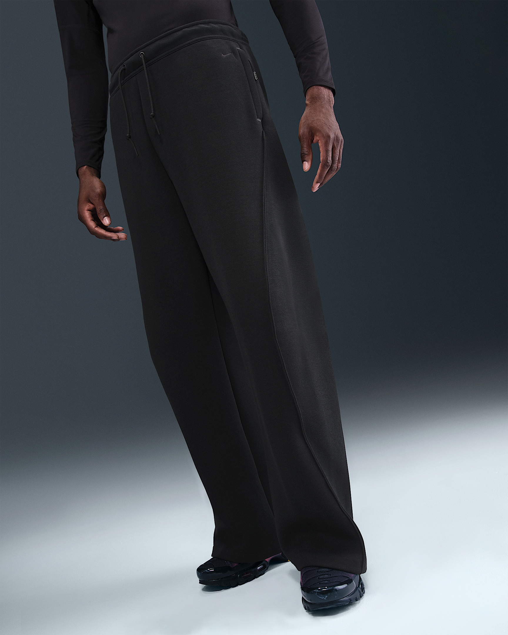 Nike Tech Men's Fleece Loose-Fit Open Hem Pants - 2