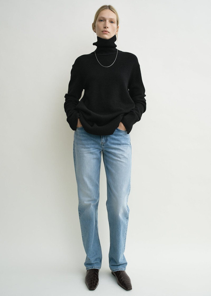 Totême Cashmere turtleneck black outlook