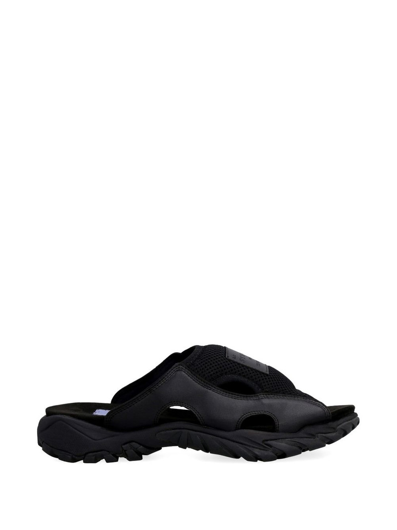 SLIPPERS 1