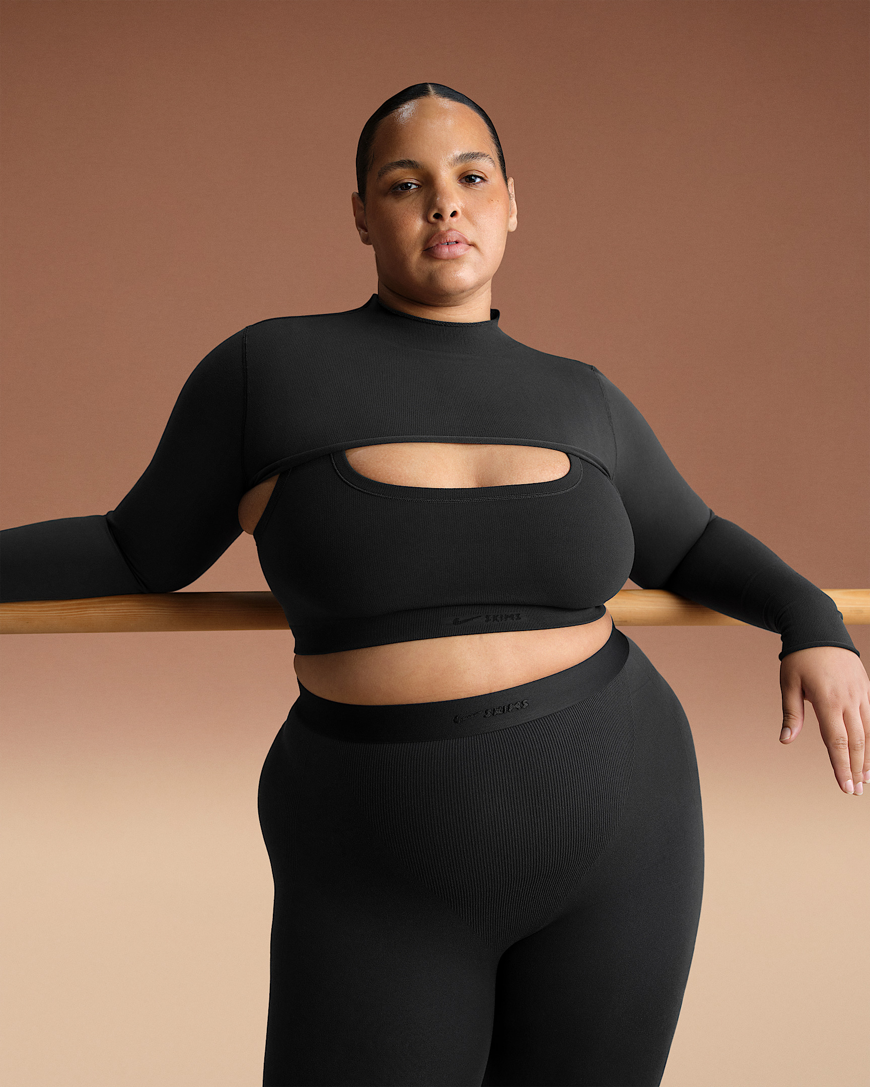 NikeSKIMS Vintage Seamless Women's Long-Sleeve Shrug - 9
