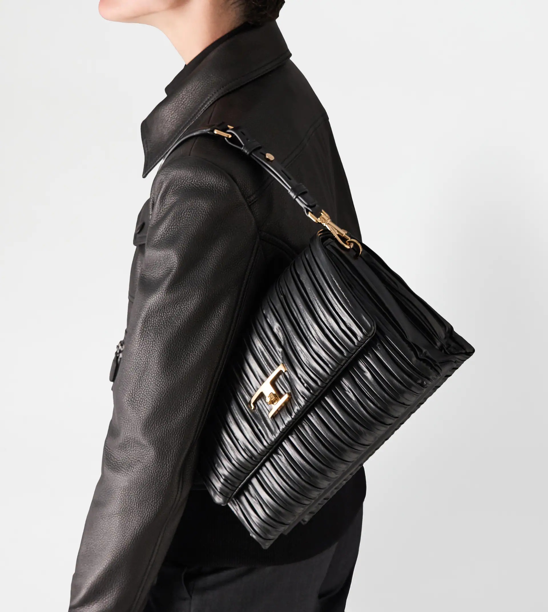 T TIMELESS FLAP BAG IN LEATHER MEDIUM - BLACK - 2