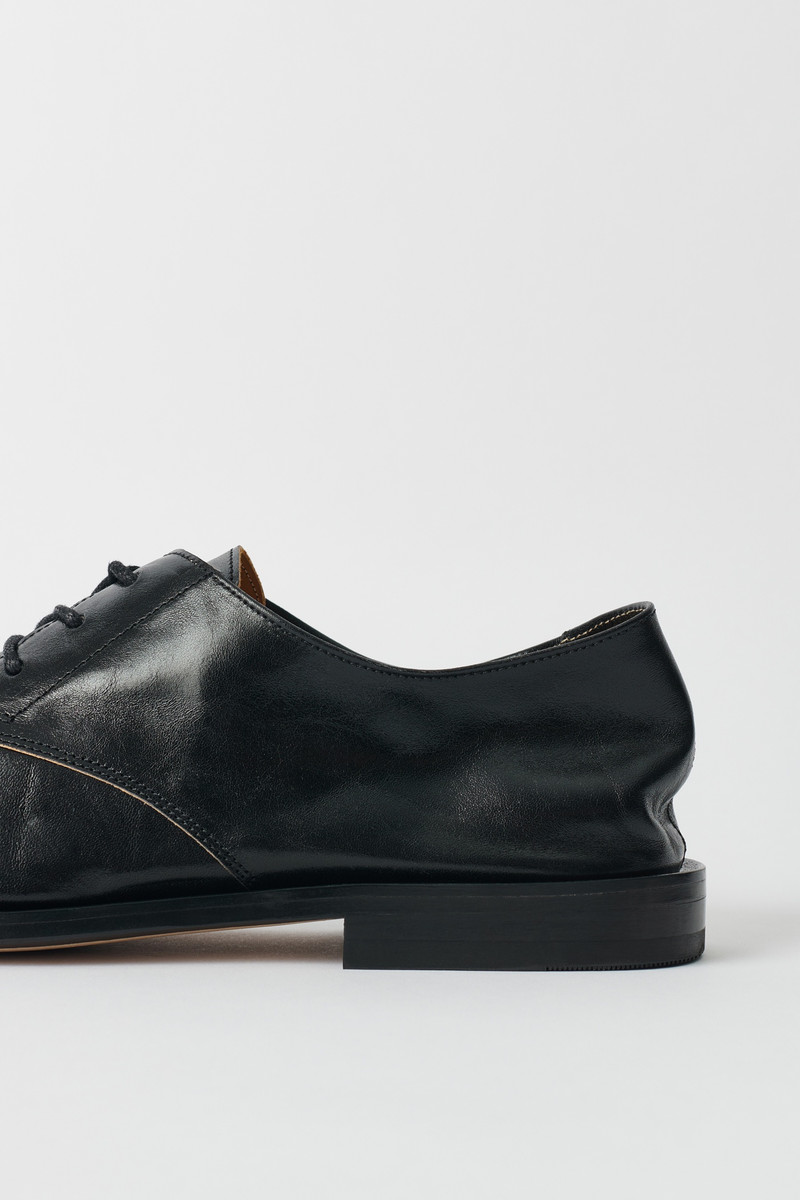 Collapsing Consultant True Dye Black Leather 3