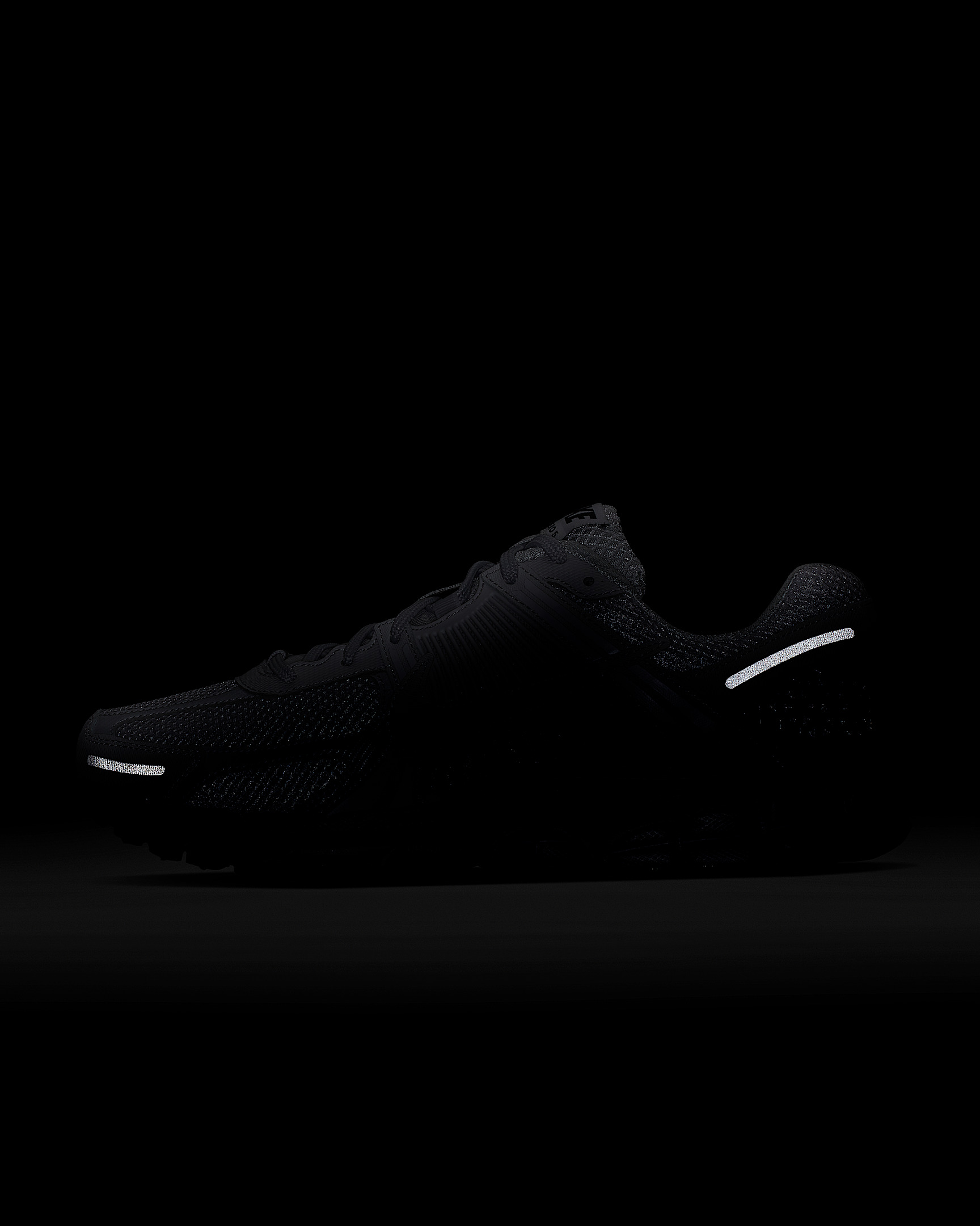 Nike Men's Zoom Vomero 5 Shoes - 7