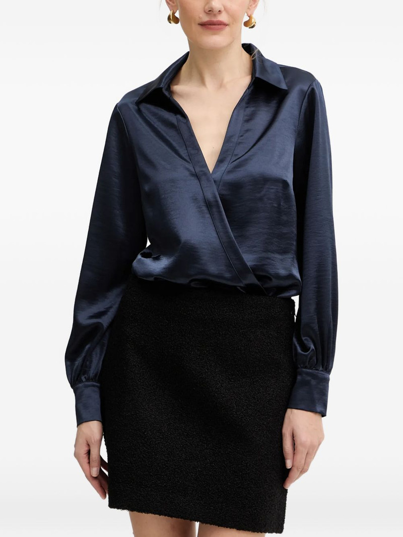 V-neck top 1