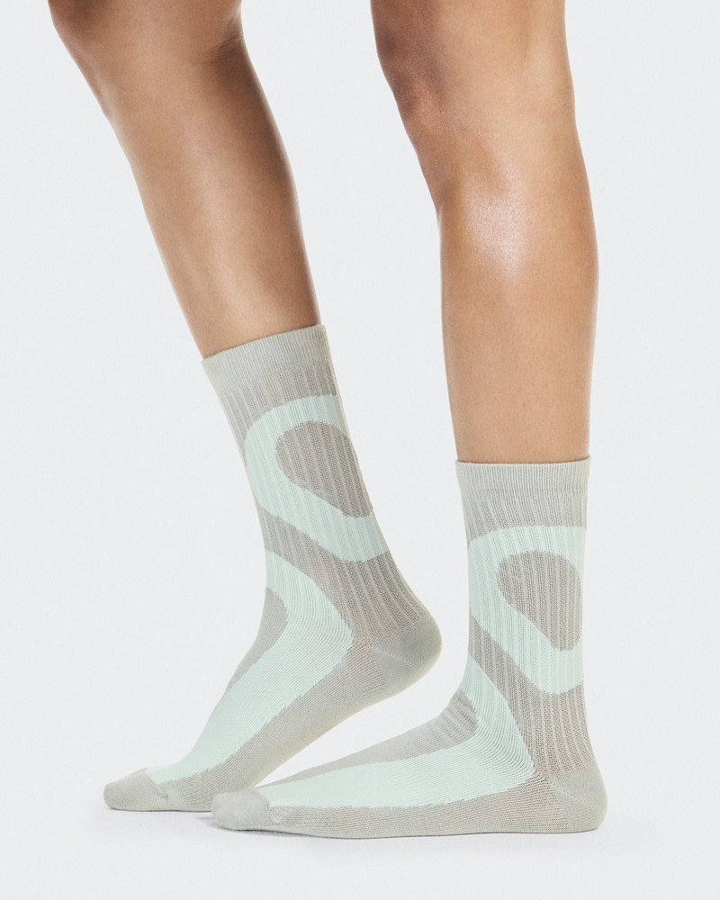 On Liquid Logo Sock High 2P outlook