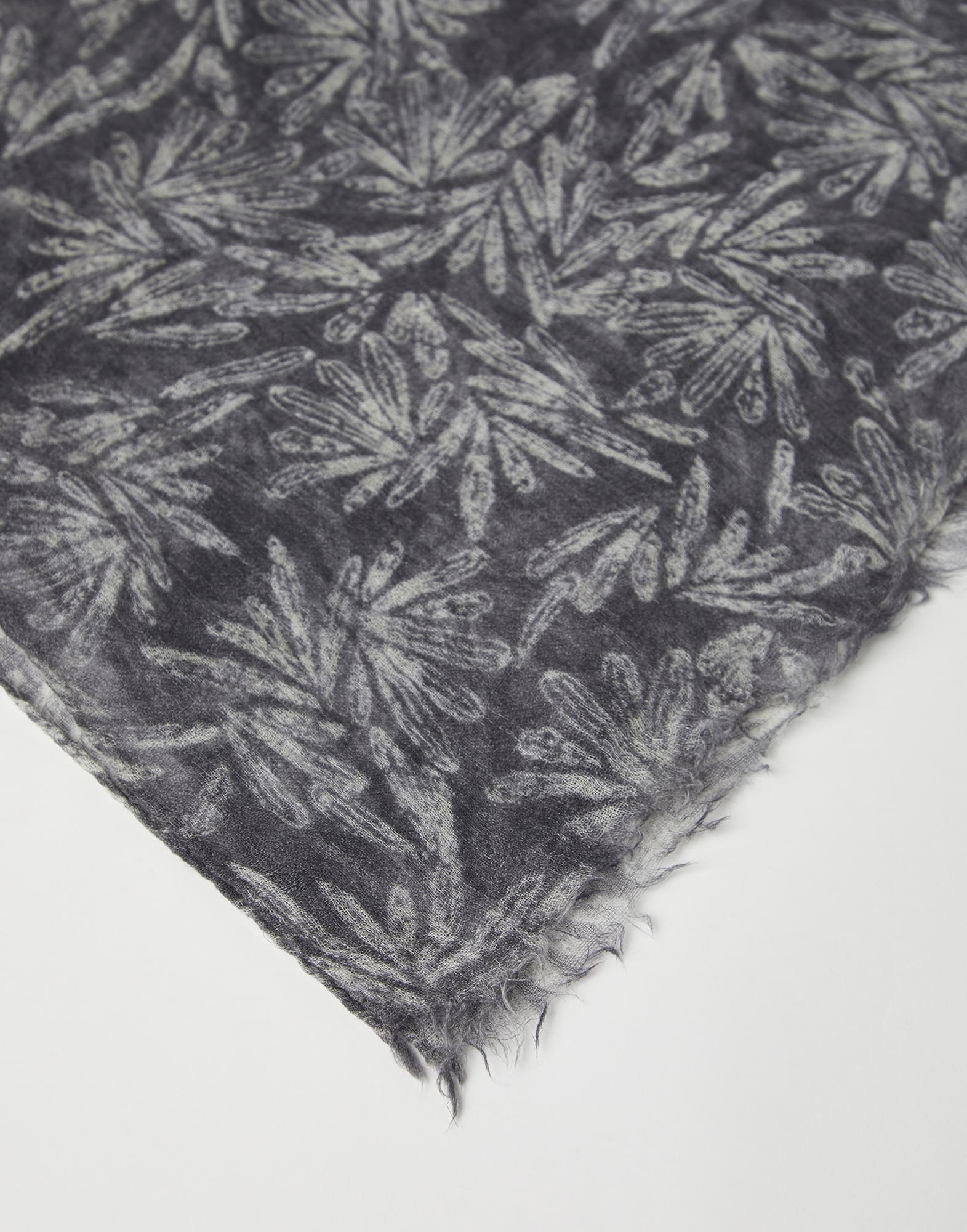 Cashmere scarf with fern print - 2