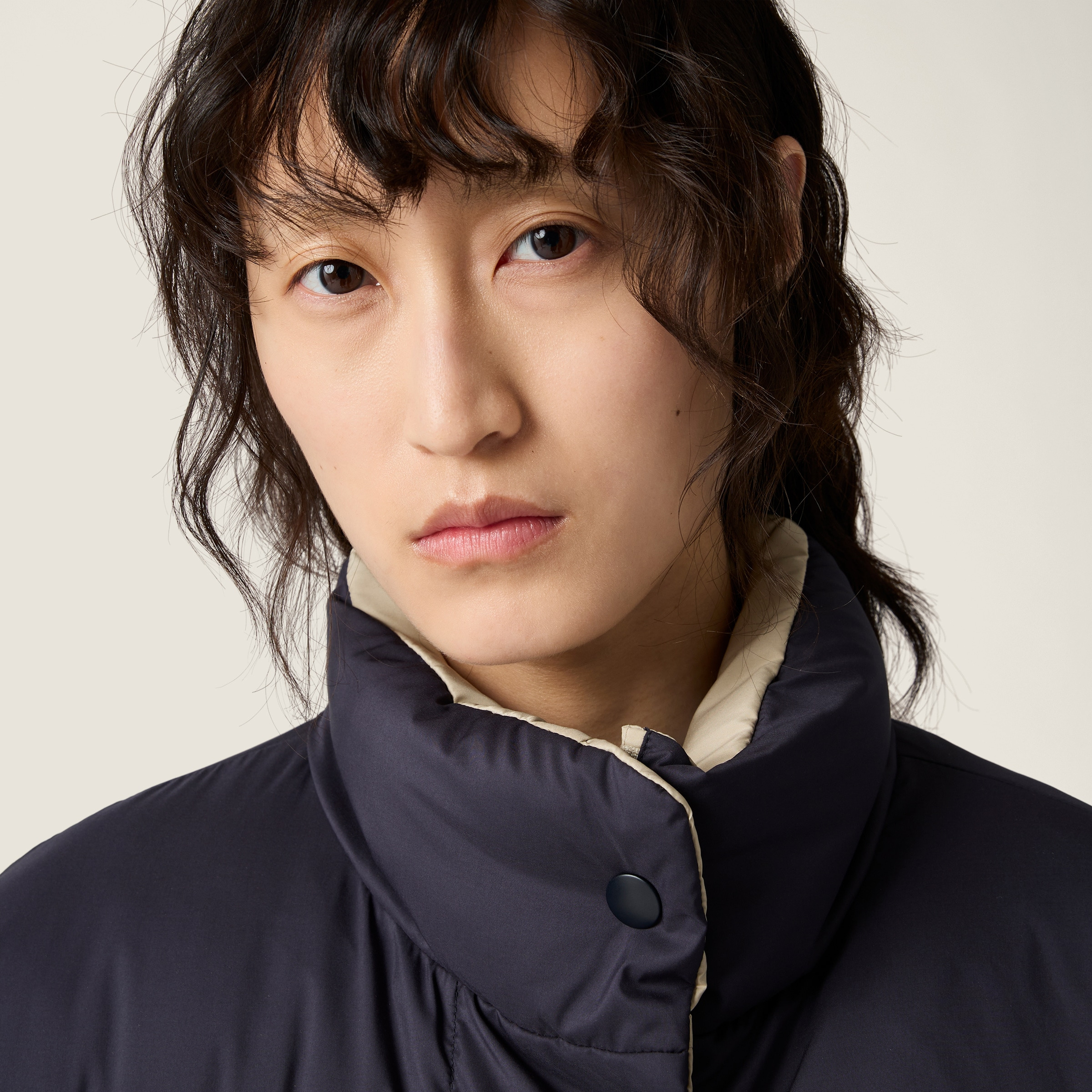 Reversible technical pongé down jacket - 4