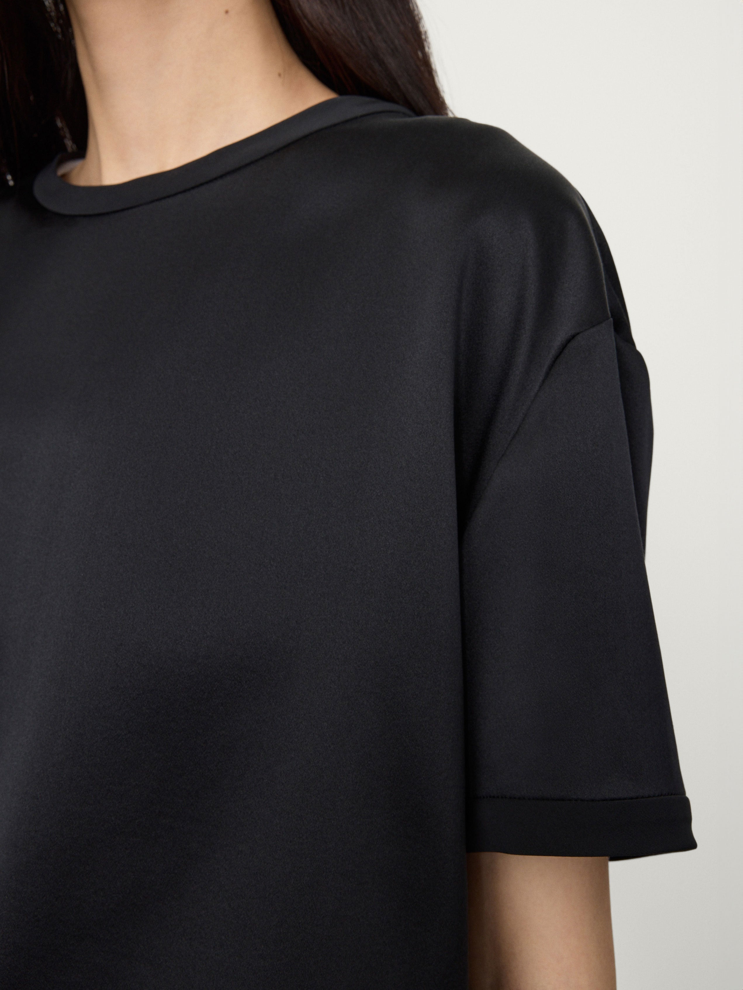 The Round Neck T-Shirt - 5
