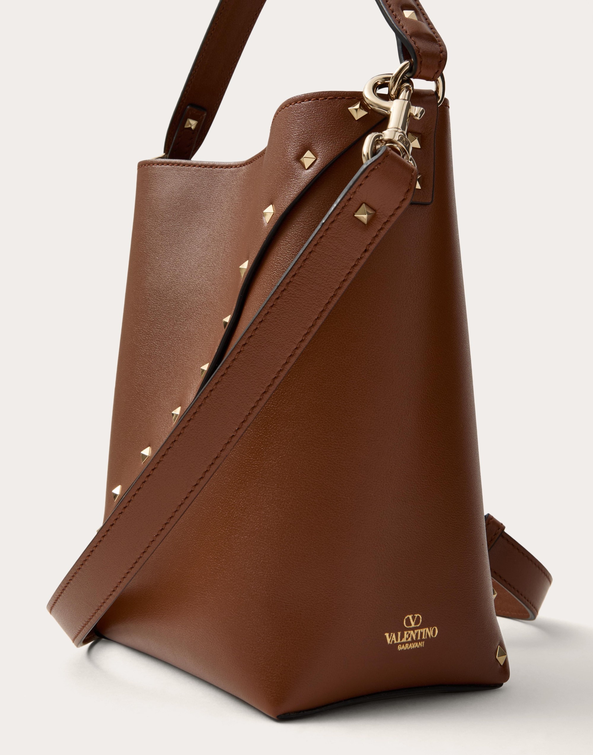 VALENTINO GARAVANI VALENTINO GARAVANI ROCKSTUD WISPY CALFSKIN BUCKET BAG - 7