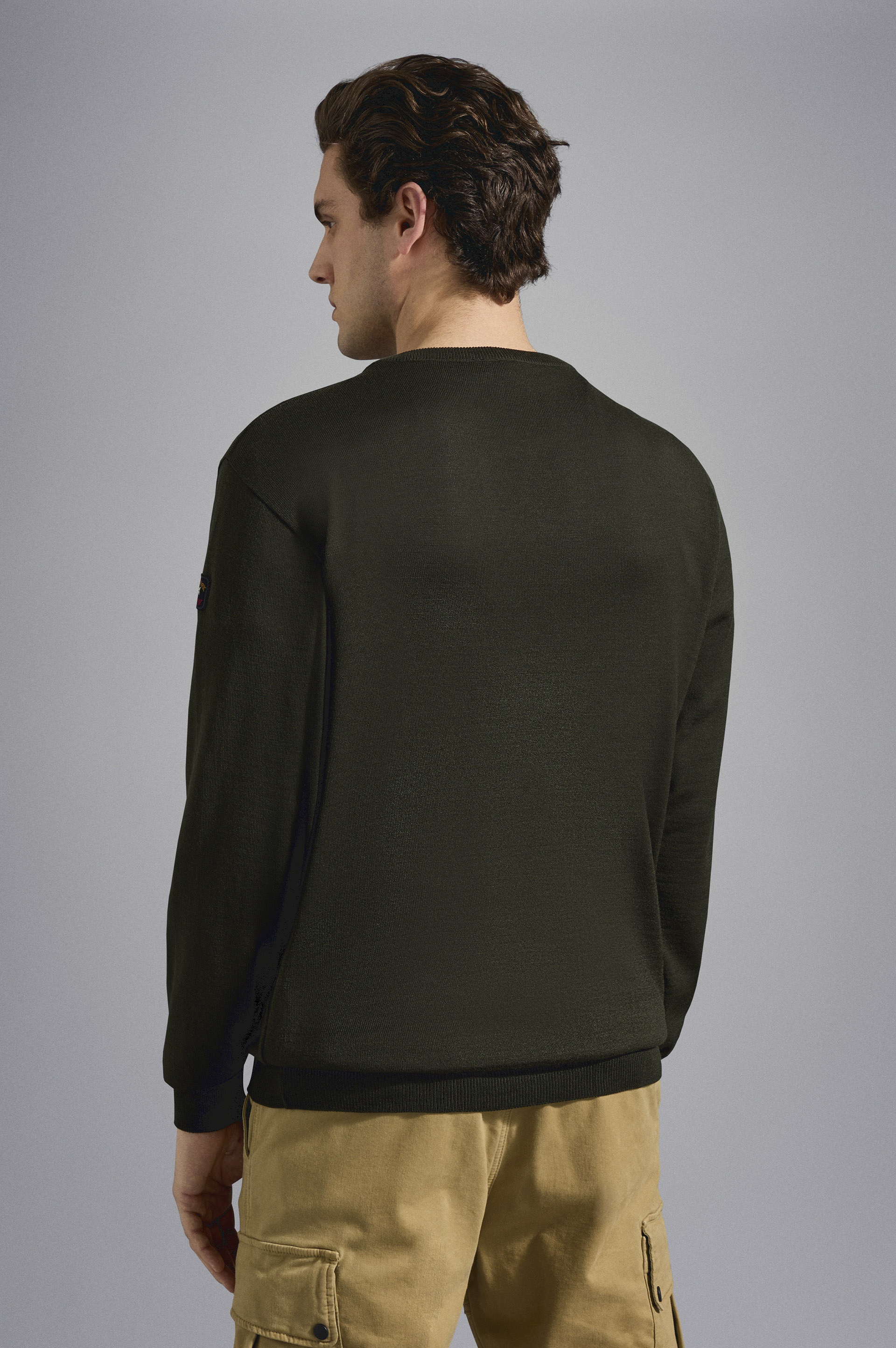 MERINO WOOL V-NECK WITH ICONIC BADGE - 3
