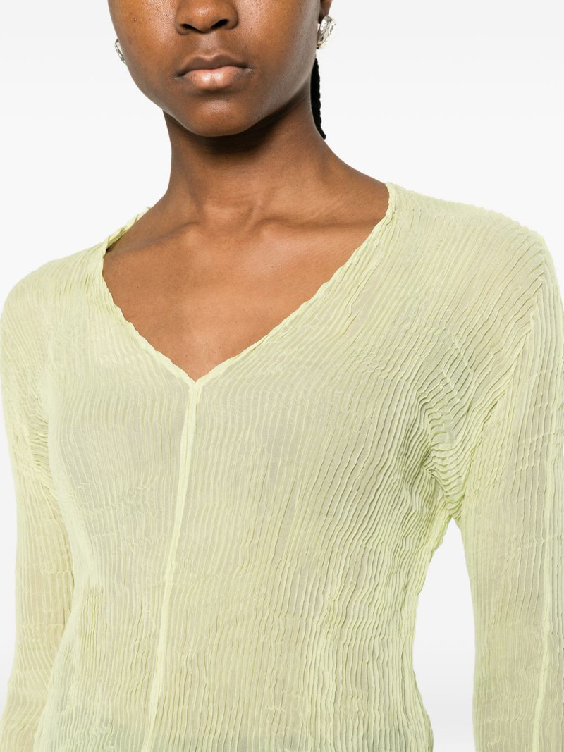 V-neck ruffled T-shirt 5
