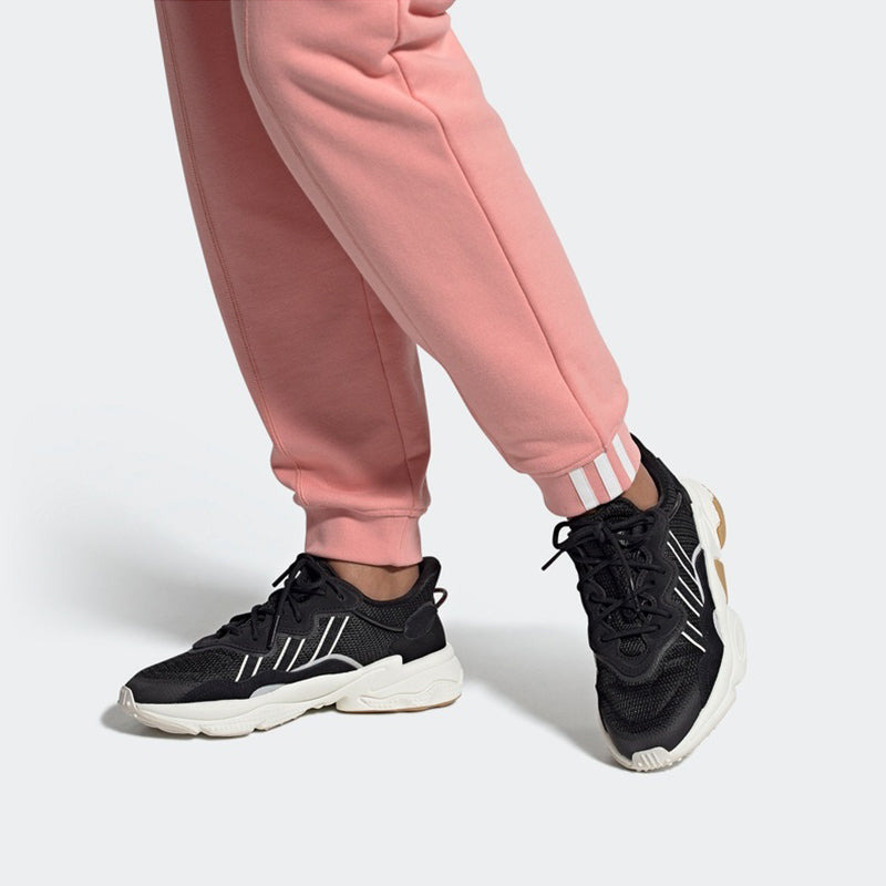 (WMNS) adidas Ozweego 'Black Gum' FZ2017 - 7