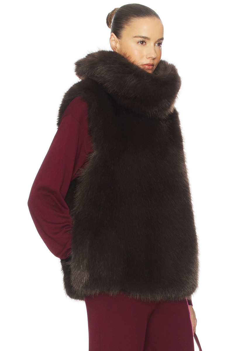Faux Fox Gilet 1
