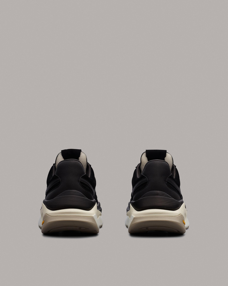 RB Legacy Runner - Suede
Low Top Sneaker 3