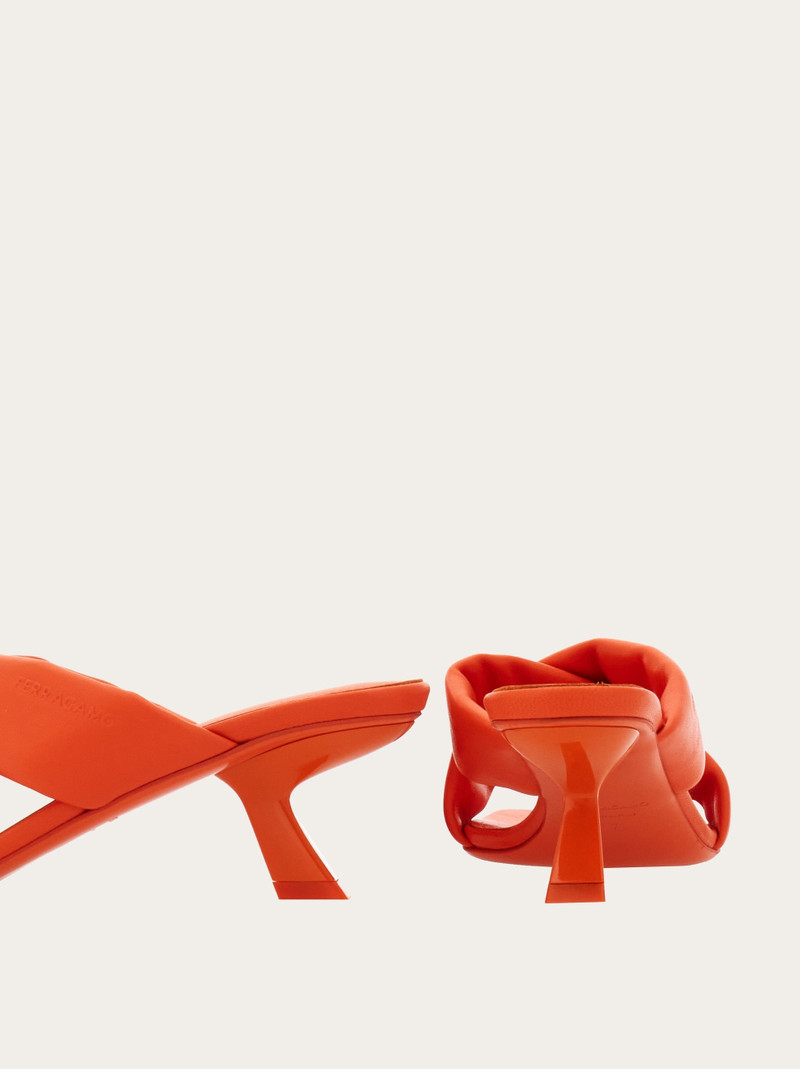 Crossover-strap slide 6