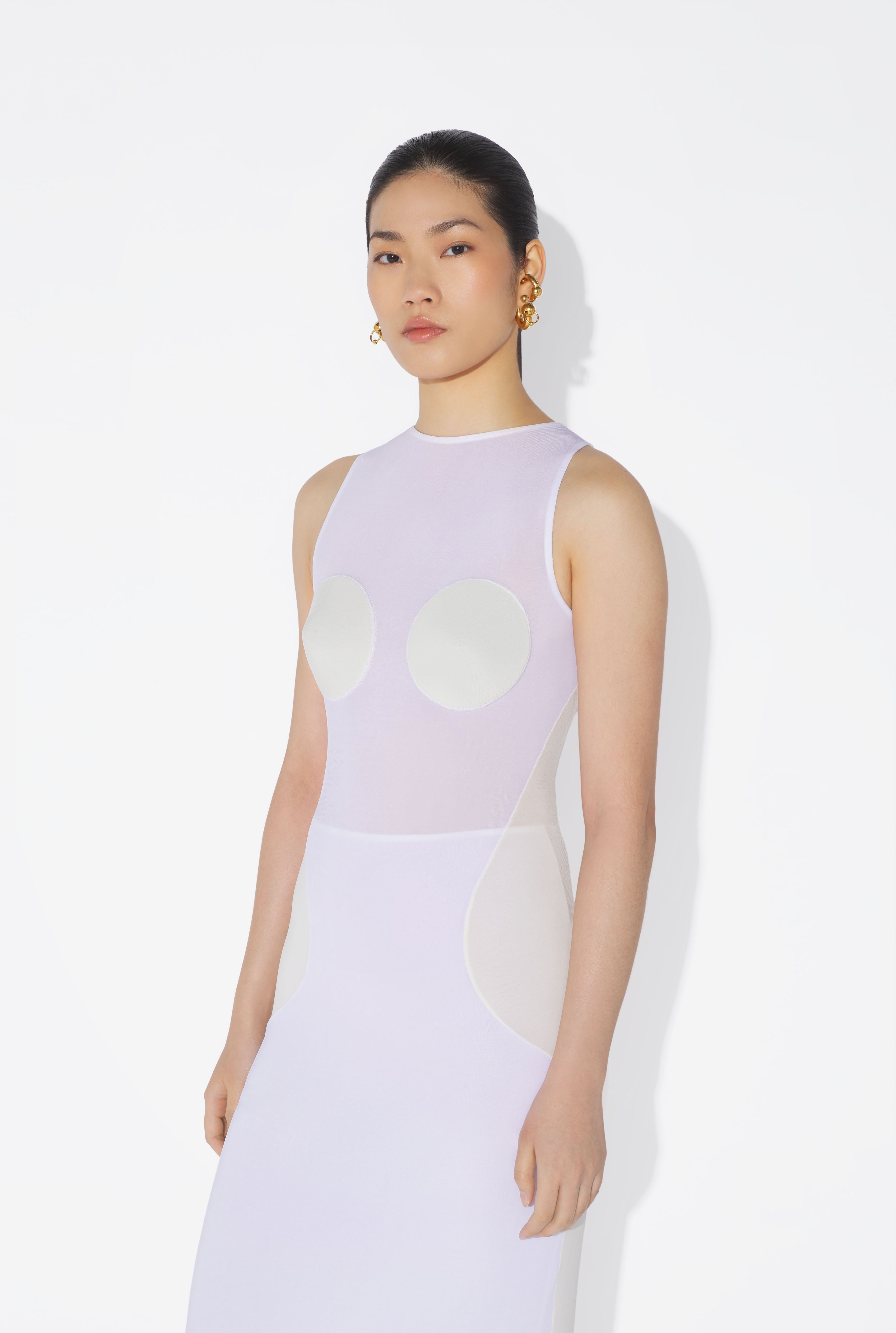 THE WHITE CONICAL DRESS - 3