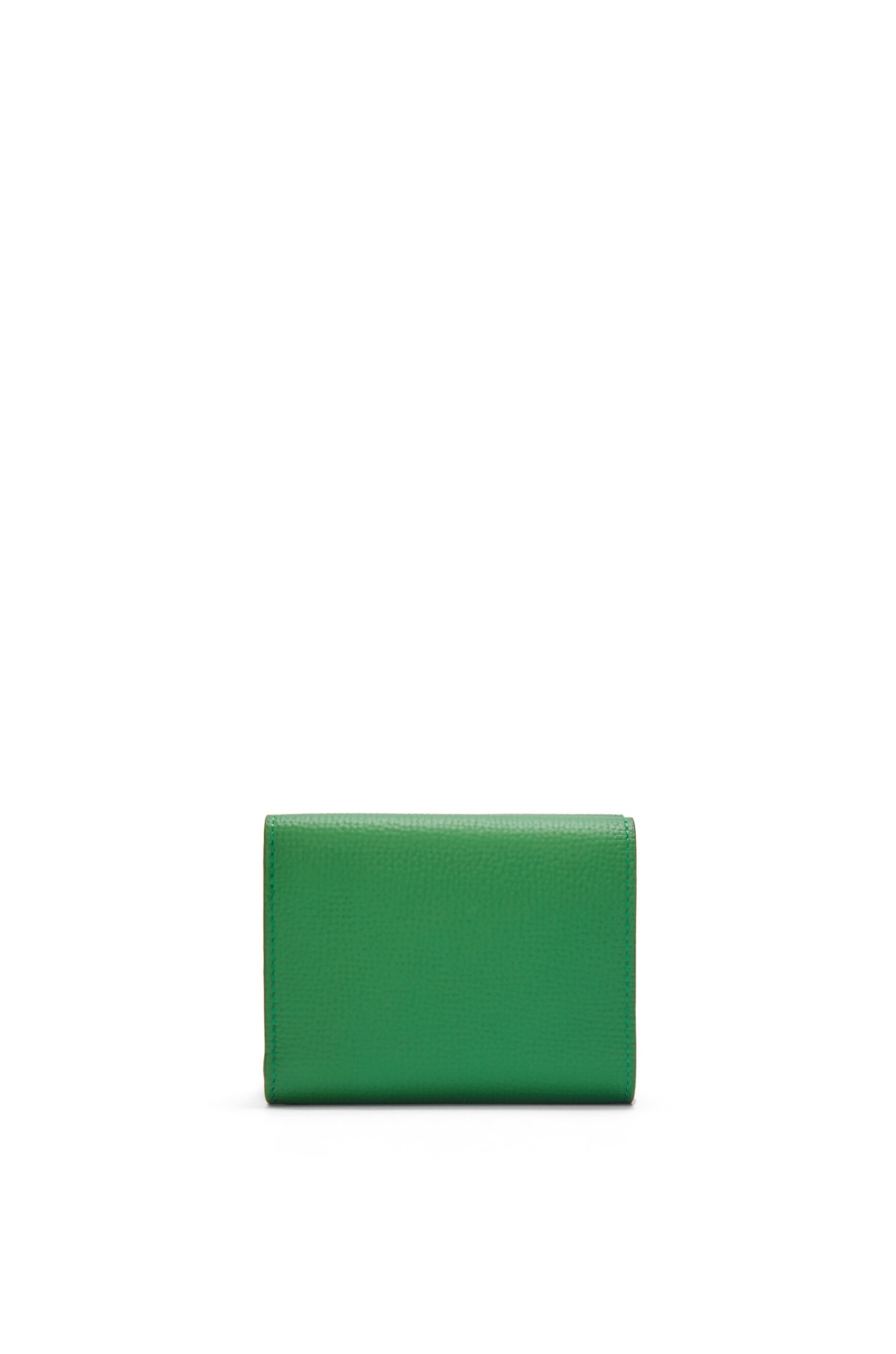 Anagram trifold wallet in pebble grained calfskin - 5