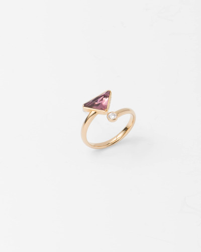 Prada Eternal Gold contrarié ring in yellow gold with diamond and amethyst outlook