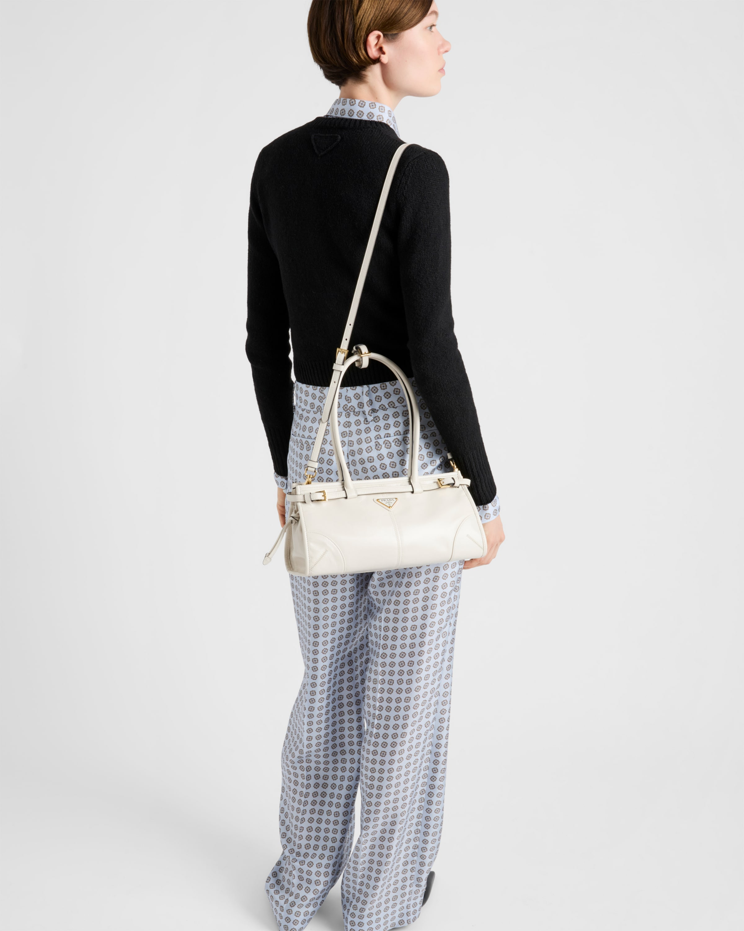 Medium leather handbag - 8