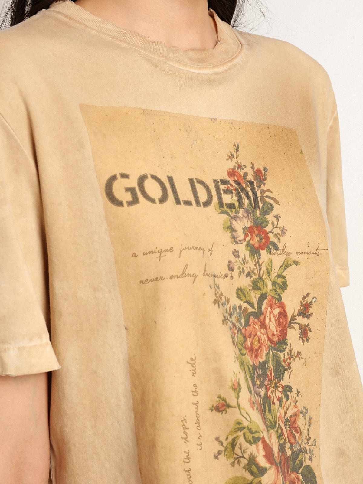 Women's bone white T-shirt with floral print - 5