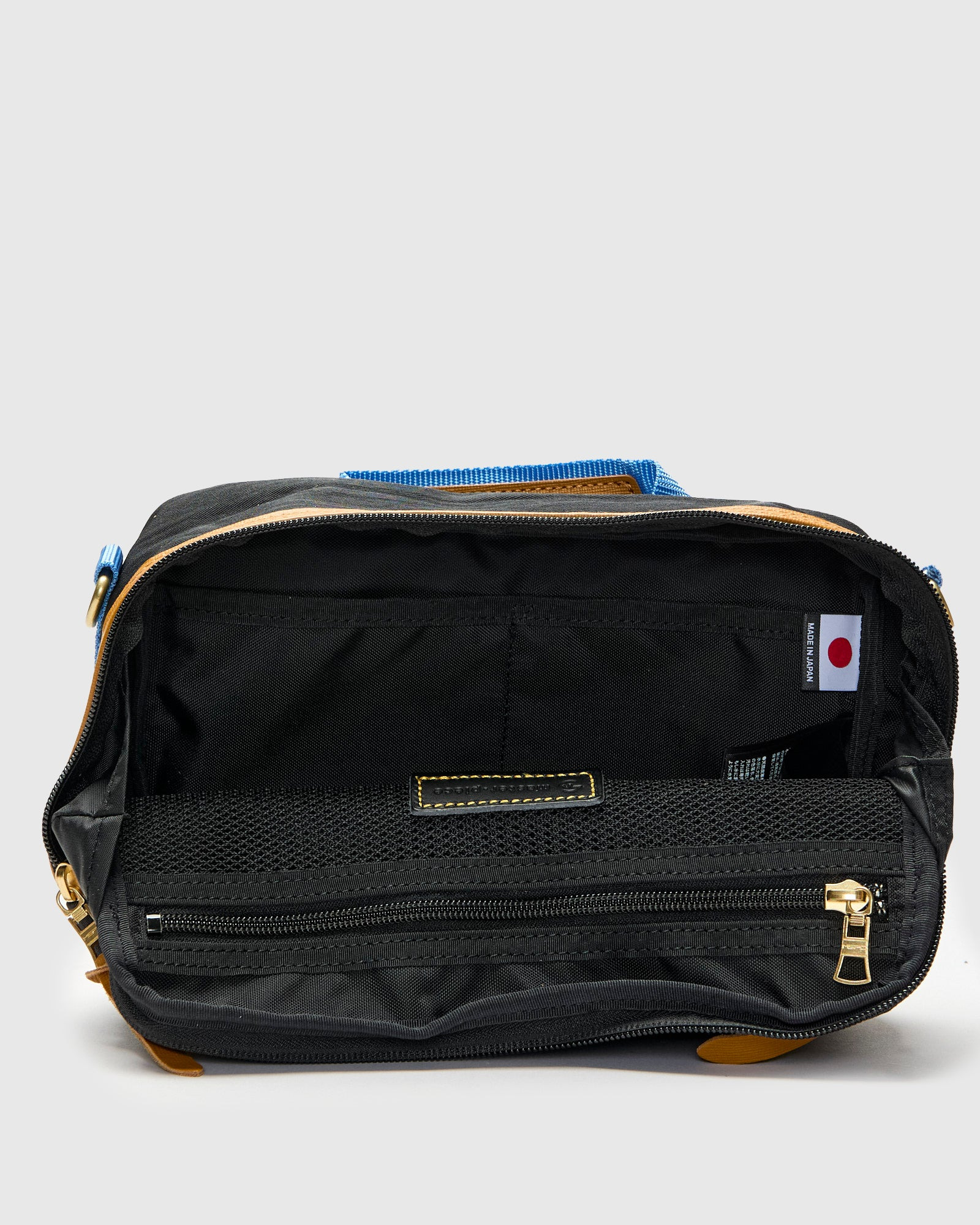 Link Shoulder Bag v2 in Black - 8