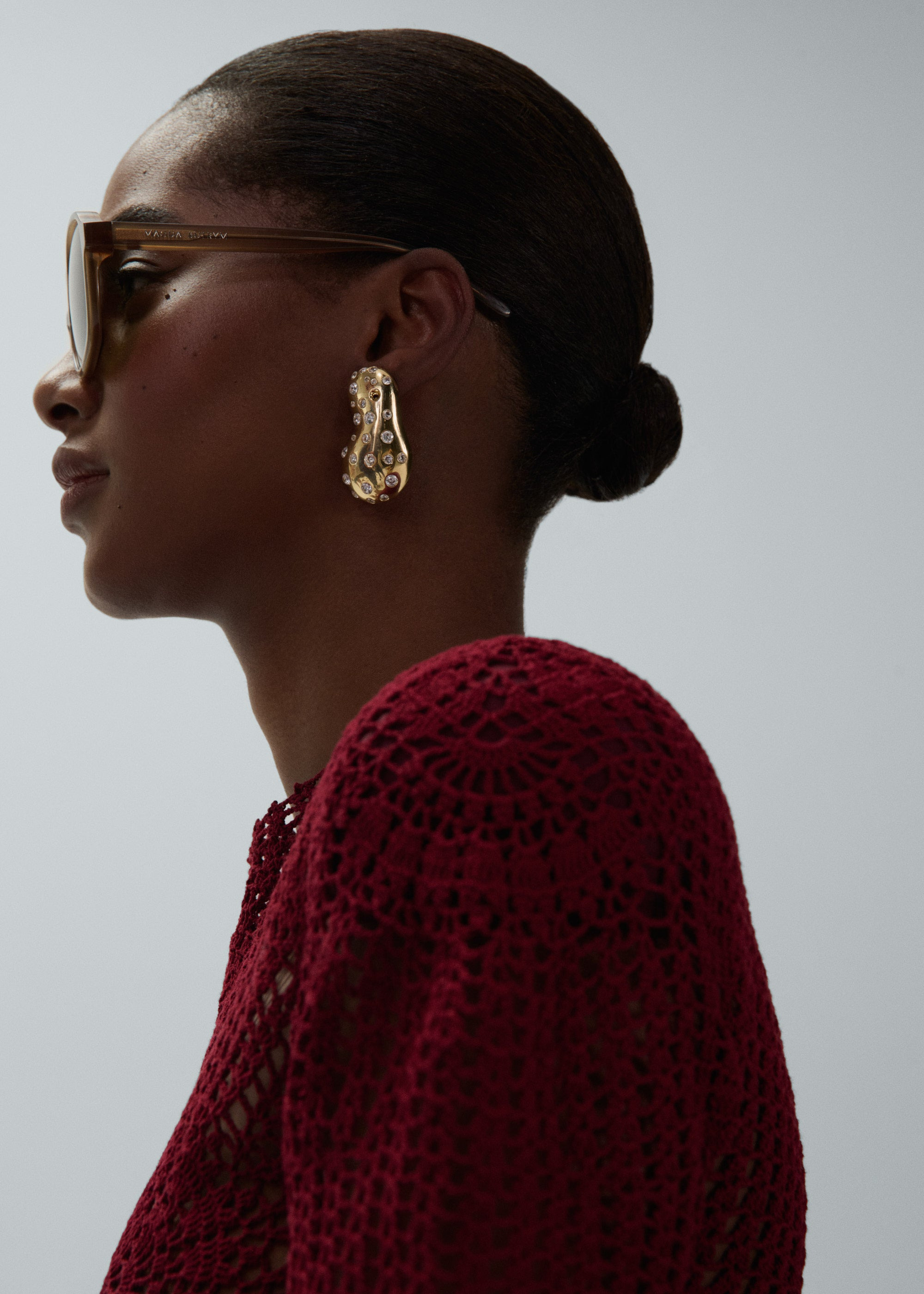 Hourglass earrings in gold with crystals - 2