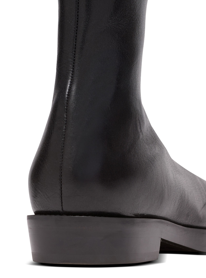 Square-toe boots in textured leather 7