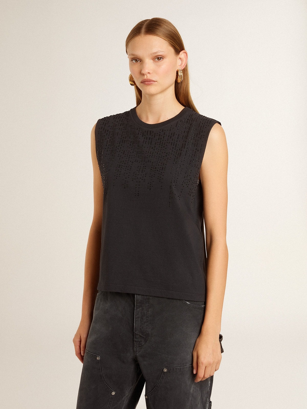 Sleeveless T-shirt in worn-black with tone-on-tone gradient embroidery - 2
