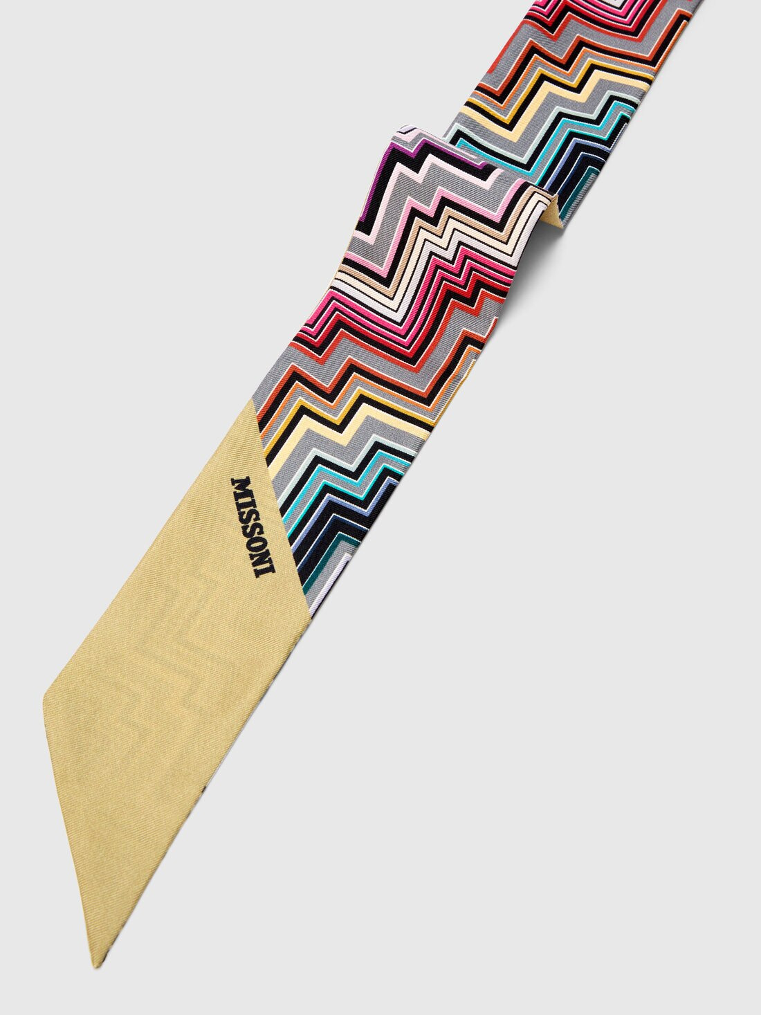 Pocket square scarf with zigzag pattern - 2