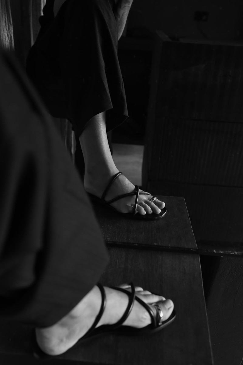 Emme Parsons LAURIE IN BLACK NAPPA outlook