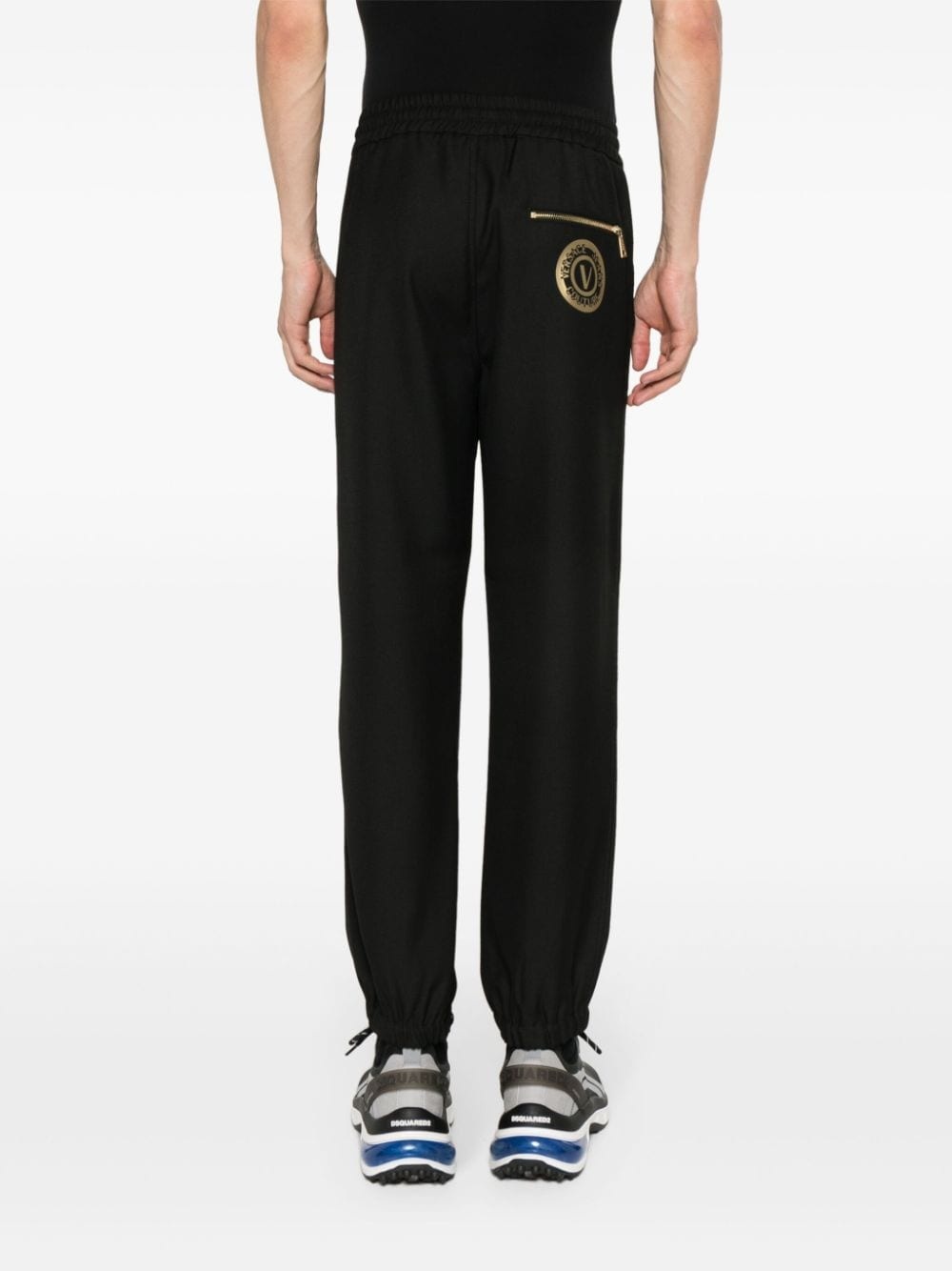 V-Emblem tapered trousers - 4